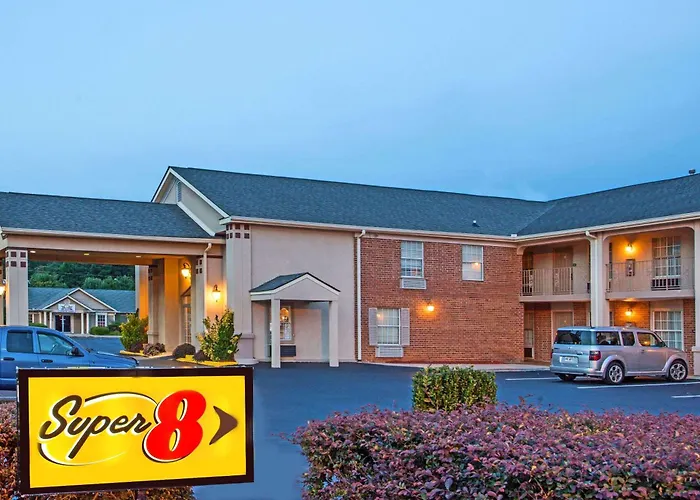Pet Friendly hotel: Super 8 By Wyndham Covington